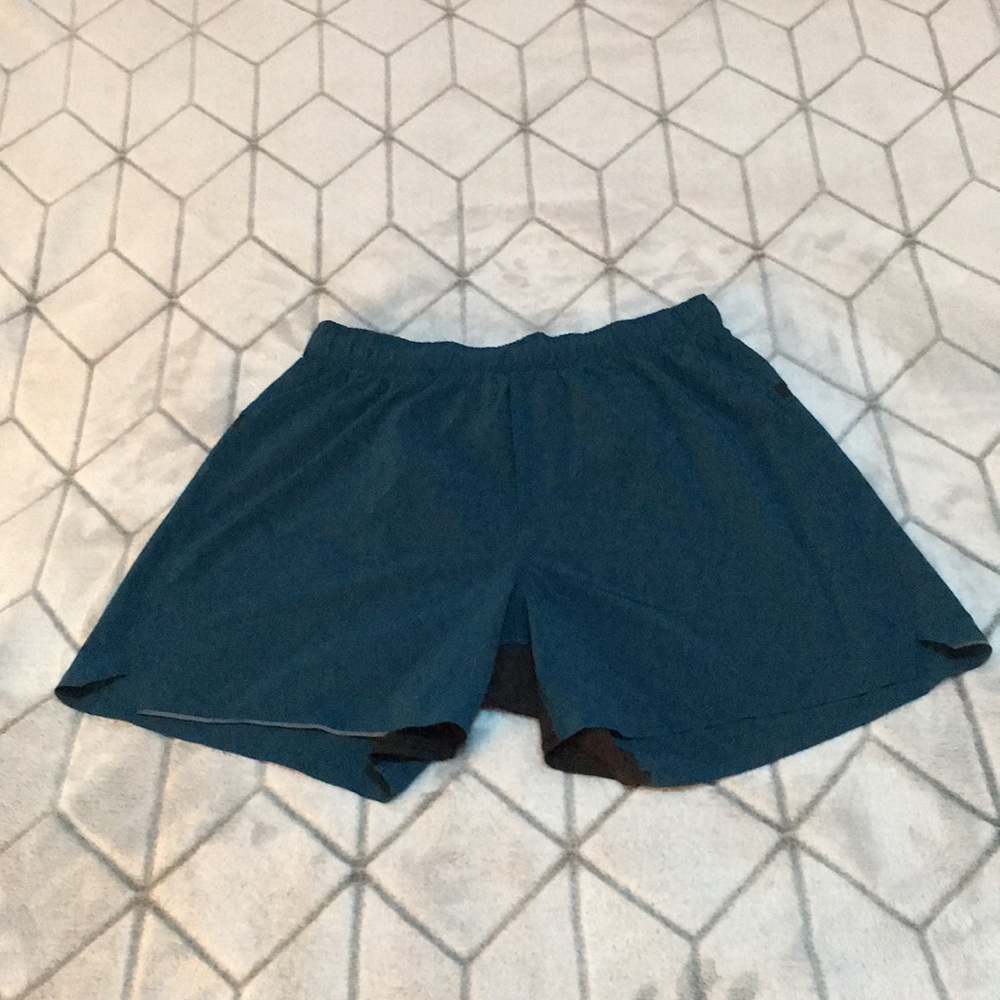 Men’s Lululemon Shorts - Sz S - teal 5” inseam